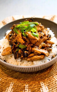 Easy Chicken and Mushroom Salpicao, a lighter Filipino-style garlic stir-fry. Sliced chicken thighs and button mushrooms sautéed in a savory Worcestershire and soy garlic butter sauce, served over steamed white rice.